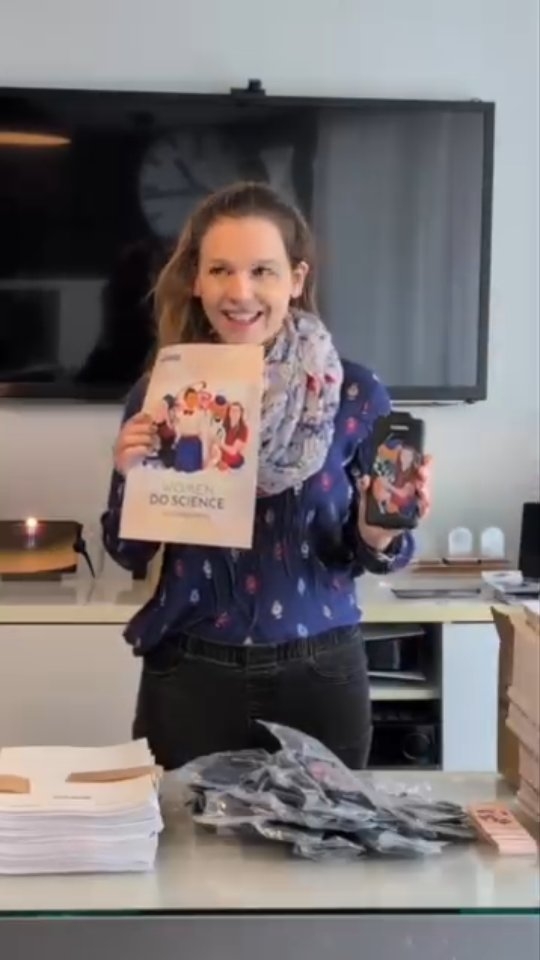 Oha - Vom Norden nach NRW 🚀✨️🧪 
Pakt mit Sophie Charlotte und uns gemeinsam ihr Women Do Science Paket aus 📦 

Sie gibt euch kleine Sneak Peaks, was es alles gibt 🚀 

Mehr zum Projekt erfahrt ihr auf unserer Website:https://www.casio-education.de/women-do-science/

WOMEN DO SCIENCE
CASIO EDUCATION 
STEM 
EMPOWERMENT 
EMPOWER GIRLS